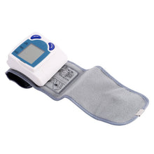 Health Care Wrist digital lcd Blood Pressure Monitor Automatic Tonometer Meter For Measuring Pulse Rate PY7